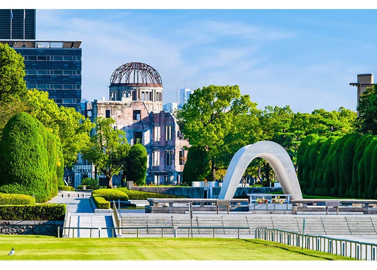 Peace Memorial Park stands as a tribute to the lives lost in the atomic bombings of Japan during World War II and symbolizes an unshakeable hope for peace. Alongside the renowned Atomic Bomb Dome, a World Heritage Site, the park is home to various monuments that profoundly illustrate the devastation of war and advocate for world peace. （Image courtesy of PIXTA）