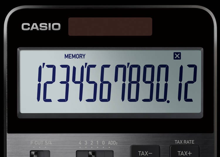No matter what light it's used in, the numbers and other information on the display remain readable. The blue-black of the LCD numerals is inspired by a fountain pen's ink.