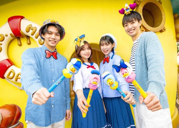 Gwa-Gwa Stick: 1,500 yen each / Accessories for Gwa-Gwa Stick: 1,200 yen each (C) Disney