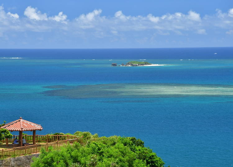 Head to the islands of Okinawa for the best weather in Japan in October (Image: PIXTA)