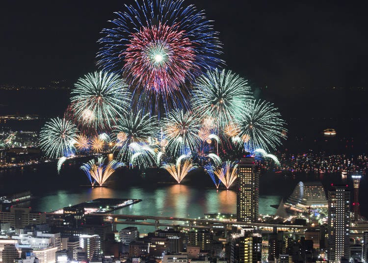 Fireworks are enjoyed across Japan in October, like the Kobe Port Fireworks above. (Image: PIXTA)