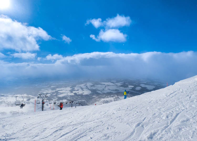 11月被初雪覆蓋的二世谷滑雪場（圖片來源：PIXTA）