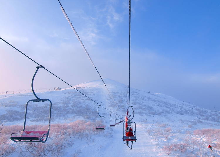 December is a good time to hit the slopes in Japan (Image: PIXTA)