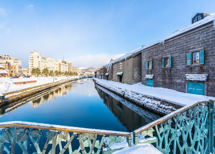 小樽著名的運河在12月的雪中看起來更加迷人（圖片來源：PIXTA）