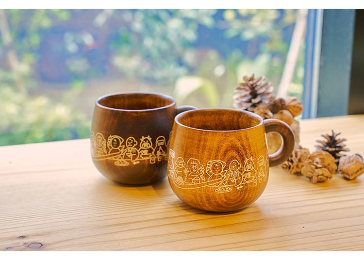 A wooden mug designed just for the hotel. It's decorated with illustrations of famous people from Hida Takayama.