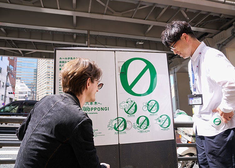 Mr. Thomas (left) and Mr. Ikehata (right) discussing Roppongi’s current condition whilst walking around the city together.