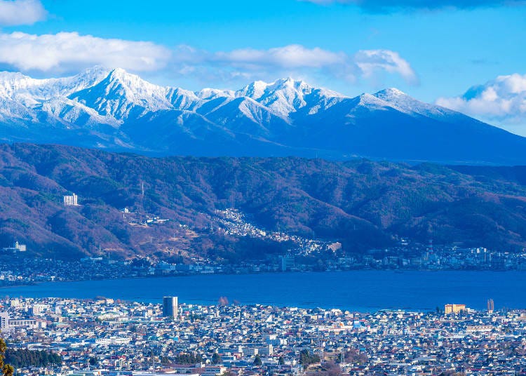 八ヶ岳連峰と諏訪湖（画像素材:PIXTA）