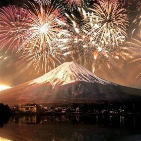 富士山河口湖 花火大會一日遊 （東京出發）
快來預約▶ 
(圖片來源： Klook)