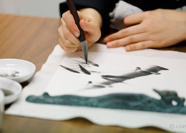 See how sumi-e ink painting connects to Zen philosophy (Photo: Wabunka)