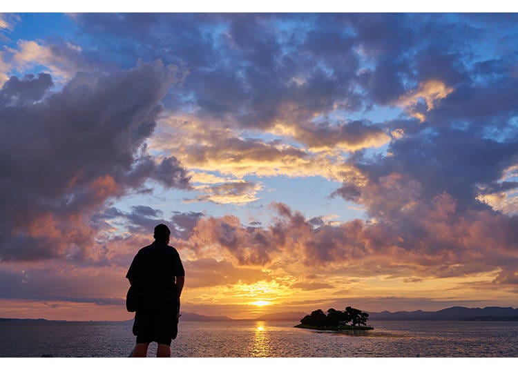 10.Gaze at the Sunset over Lake Shinji