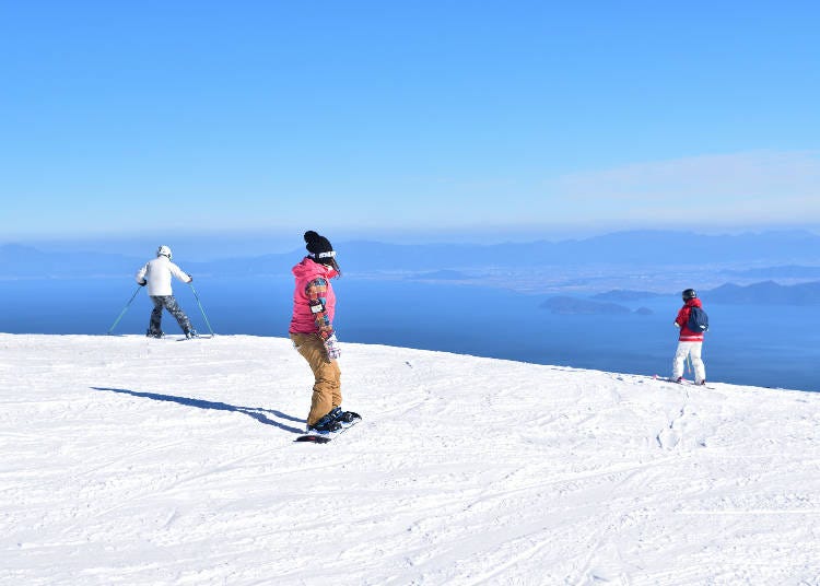 Some of Shiga's slopes sport views of Japan's largest lake, Lake Biwa (Photo: PIXTA)