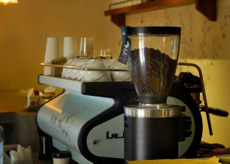 バリスタが淹れる本格コーヒーと季節のスイーツが自慢のカフェ