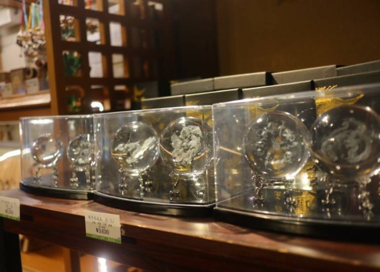 Popular Souvenir: Glass Crystal Ball