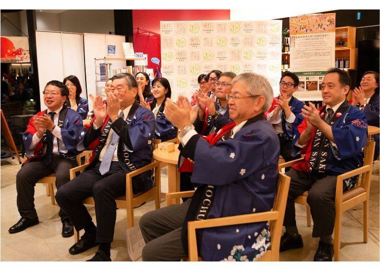 The moment "Traditional Sake Brewing" was inscribed as a UNESCO Intangible Cultural Heritage (Photo: Japan Sake Brewers Association Press Release)