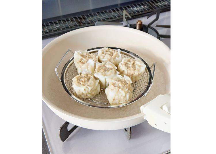 Steaming Rack (Image courtesy of 3COINS)