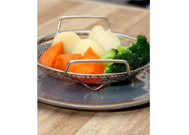 Steaming Rack (Image courtesy of 3COINS)