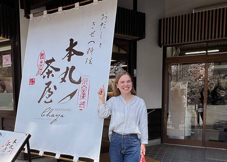 LIVE JAPAN editor Johanna standing in front of Honmaru Chaya