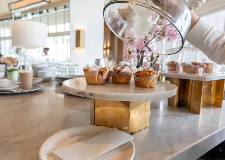 “ricotta and cherry buttermilk muffin” (550 yen)