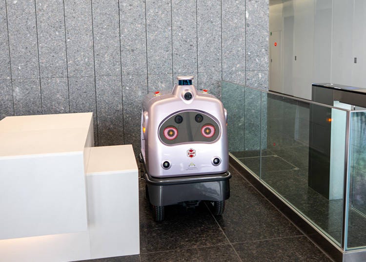 Cleaning robot
