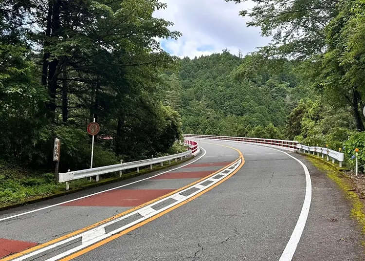 Japanese hotel offering sports car touge tours, no Japanese-language ability required