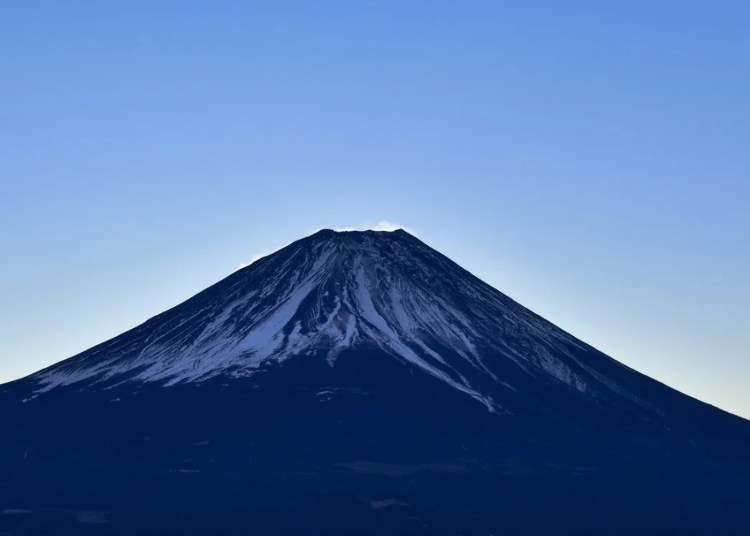 7-year-old boy left behind on Mt. Fuji by his own dad