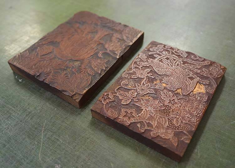 Every detail counts at Bunkoya Oozeki - their embossing plates have been crafted with unmatched precision since the era of wooden blocks.