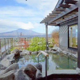 【富士山温泉ツアー】富士山五合目 / 新倉山浅間公園 / 忍野八海 / 御殿場アウトレット / 温泉日帰りツアー
画像：Klook