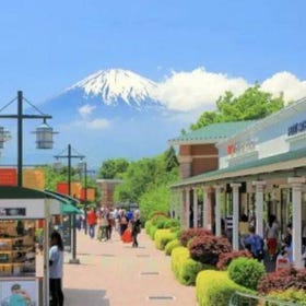 富士山への日帰り旅行 |箱根海賊船＋富士山雪遊び体験＋御殿場アウトレット |新宿発 焼肉食べ放題
画像：KKday
