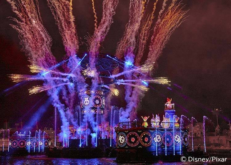Create precious family memories at the water fireworks show Believe! Sea of Dreams