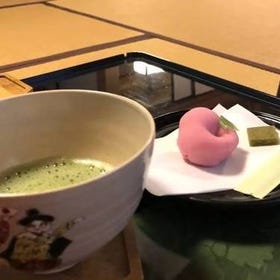 Osaka (Sakai)｜Temple Moon-Viewing Yoga with Matcha & Sweets
Details & Bookings ▶
Photo: KKday