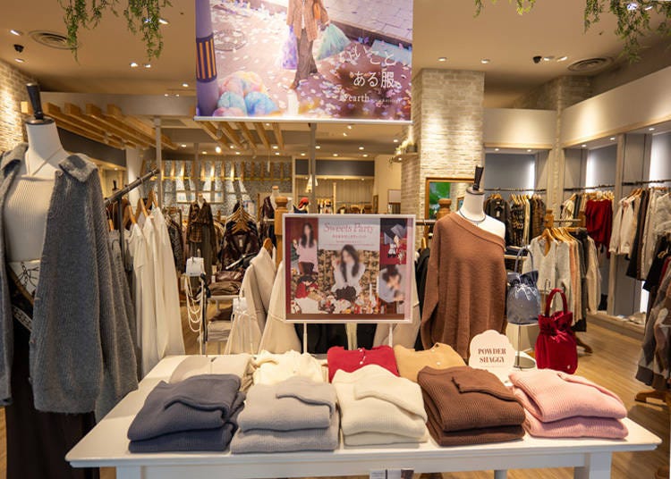 earth music & ecology (South Building, 2F): Elegant Japanese-Style Fashion for Subtle Support