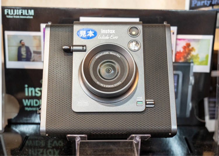 instax WIDE Evo (Photo: LIVE JAPAN editors)