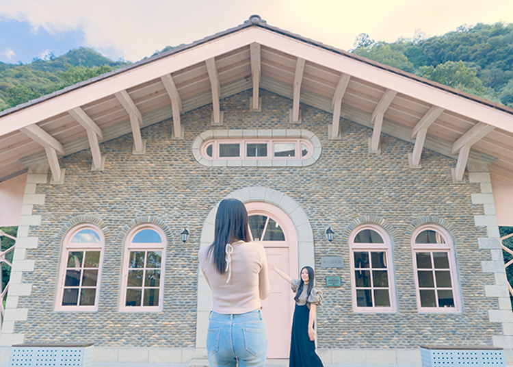 Visitors cannot help but take photos in front of the Water Museum and Water Experience Learning Center’s cute exterior