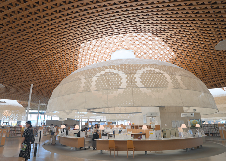 Minna no Mori Gifu Media Cosmos and its undulating wooden lattice roof