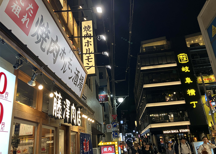 多くの飲食店が並ぶタマミヤエリア