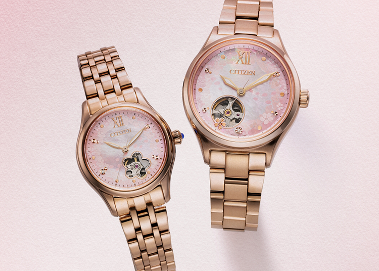 CITIZEN COLLECTION SAKURA Mechanical Limited Edition PR1045-50W (Left) PC1015-59W (Right) each 67,000 yen (excluding tax)