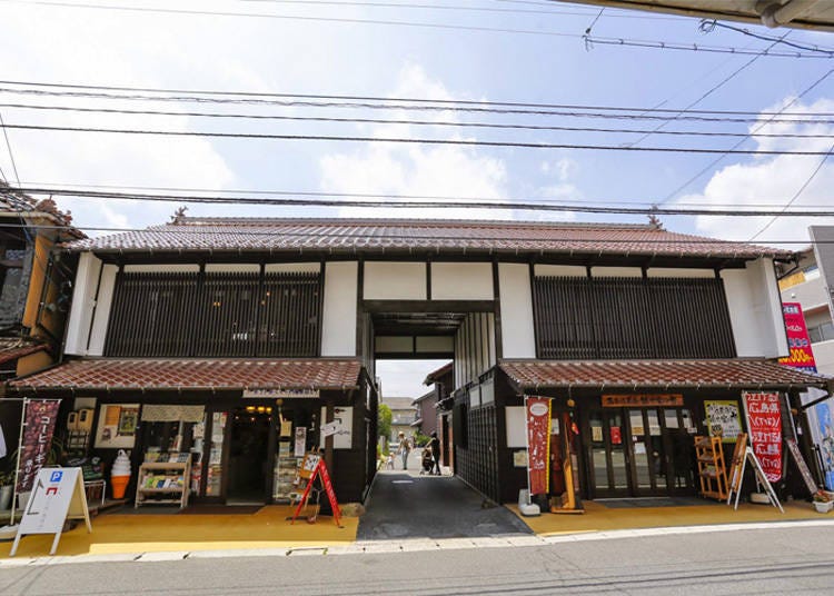 Photo: Saijo Sake Brewery Street Tourist Information Center, inside Kugurimon
