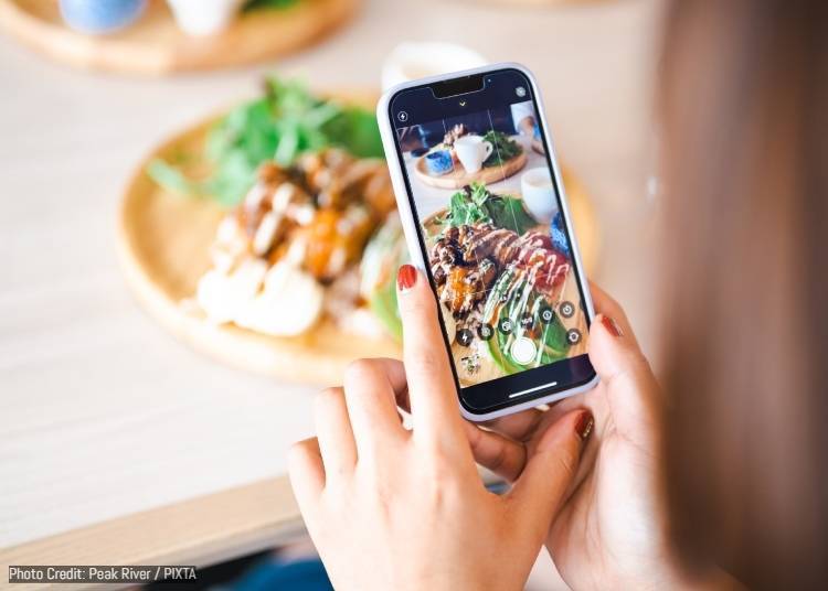 Japan Restaurant Rule #4: Does Your Phone Really Need to Eat First? When Food Photos Go Too Far