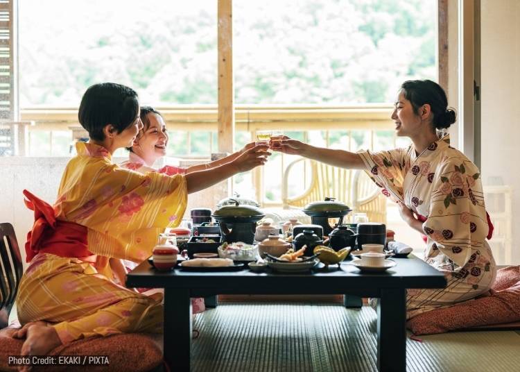 Japan Space Etiquette Rule #2: Don’t Get the Collar Wrong! How to Wear a Yukata Correctly