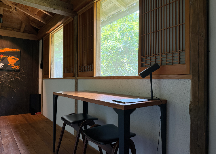 Desk area in OHYA 4 (Photo: Alice, LIVE JAPAN)