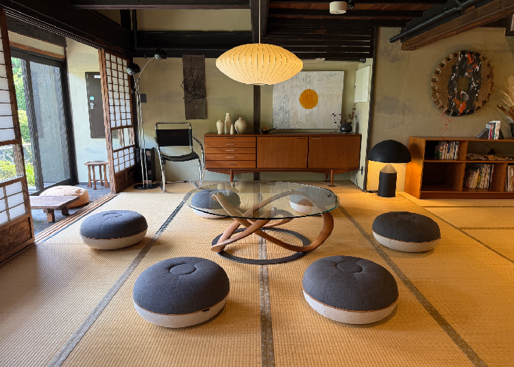 Living room at OHYA (Photo: Alice, LIVE JAPAN)