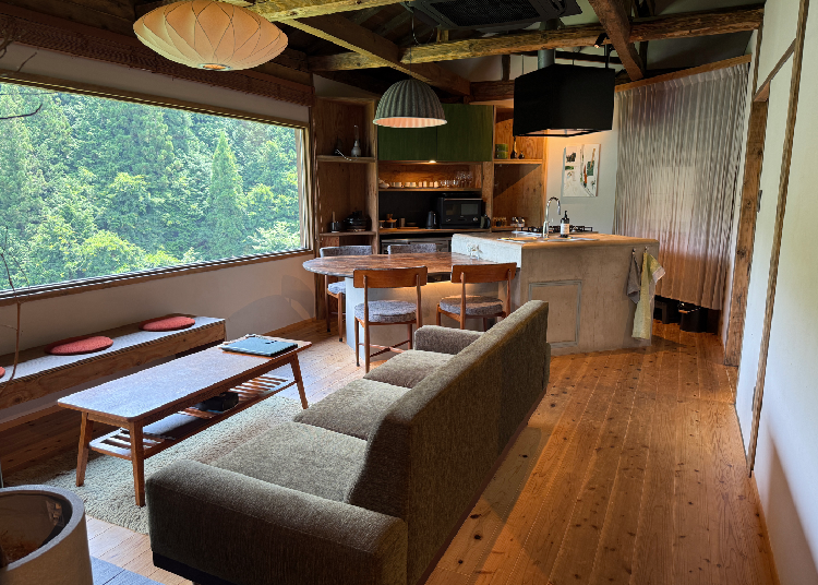 Living room in KONAGATA 1 (Photo: Alice, LIVE JAPAN)