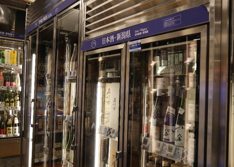 2. 日本酒の命!巨大冷蔵ケースによる「徹底した温度管理」