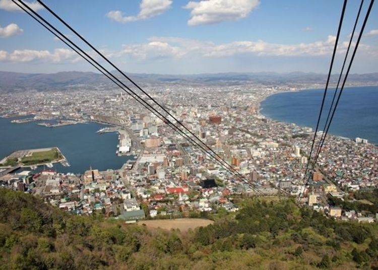 ▲ View of Hakodate City! In a moment we will reach the summit.