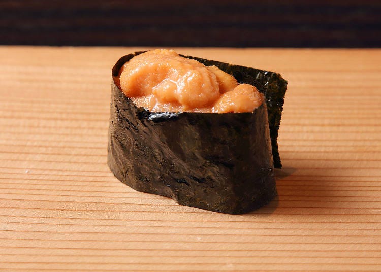 Enjoy the marriage of the sweet, rich uni and the strong taste of nori.