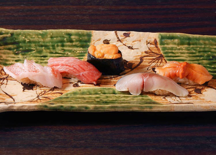 Their specialty rice, topped with the finest ingredients. From the left: Rockfish, Fatty Tuna, Sea Urchin, Cured Mackerel, Abalone