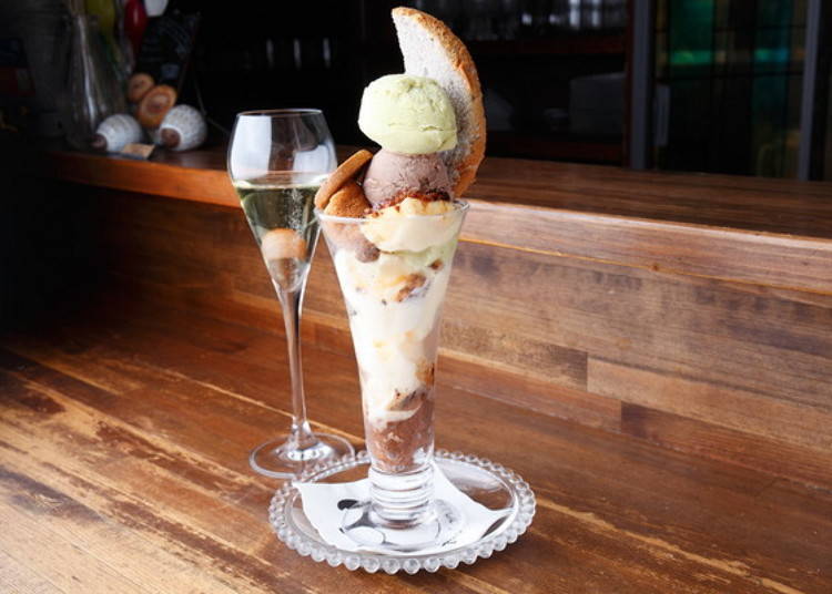 ▲ Pistachio and Chocolate parfait (1,250 yen) with sparkling wine, the recommended drink of the day (700 yen).