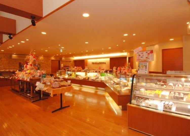 ▲The bite-sized Sanporoku Kowari (120 yen tax included) are available here. If you need any suggestions, the friendly service staff are ready to help you (photo provided by Ryugetsu)