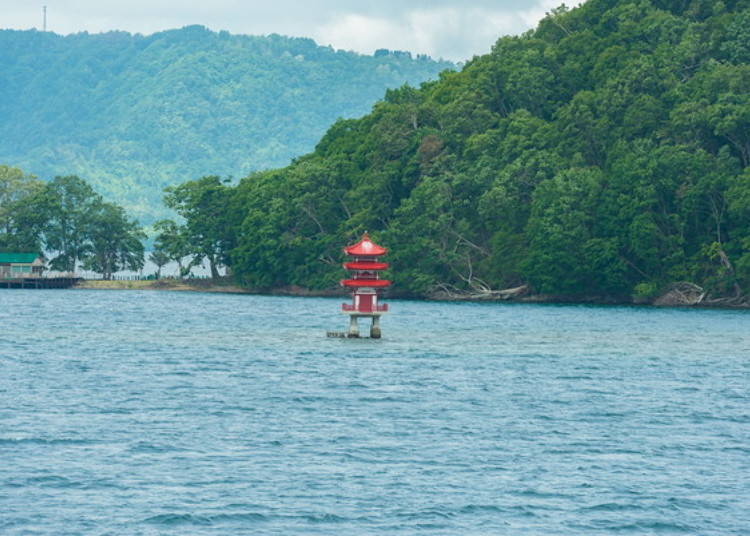 ▲The Ukimido (Floating Temple Hall) can be seen on the return route. Behind it is Kannonjima. It is connected to Bentenjima, part of the connection once being a pier. Perhaps in the past it was possible to get off here.