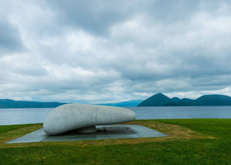 ▲From the window you can see Kan Yasuda's work Ishinki